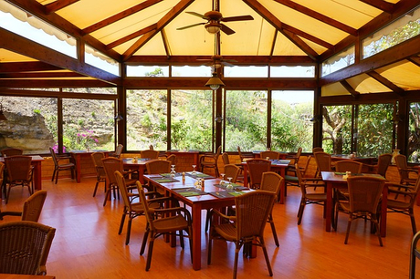 breakfast-room-375489_640.jpg